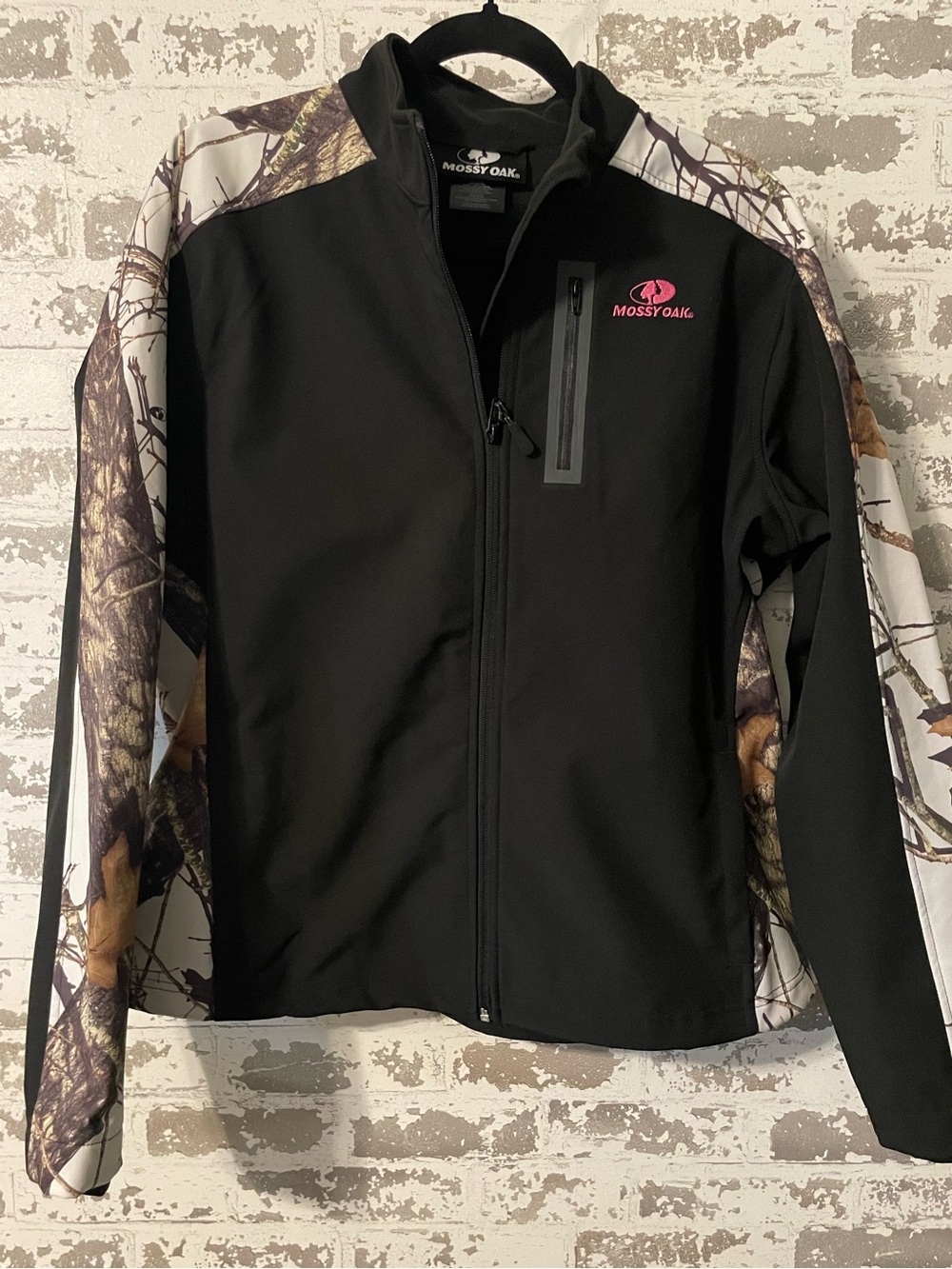 Mossy Oak Black Softshell Jacket with Camo Sleeves and Pink Logo large 12/14